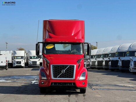 Vehicle photo thumbnail 2