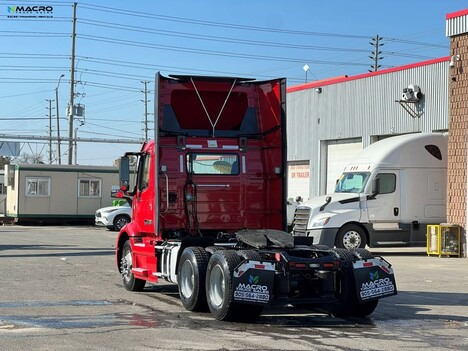 Vehicle photo thumbnail 4