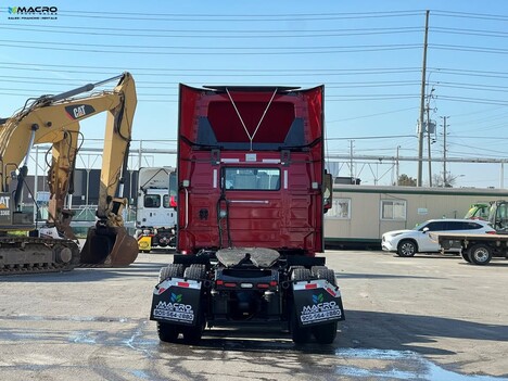 Vehicle photo thumbnail 5
