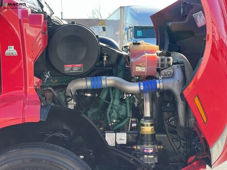 Vehicle photo thumbnail 8