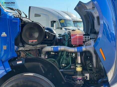Vehicle photo thumbnail 10