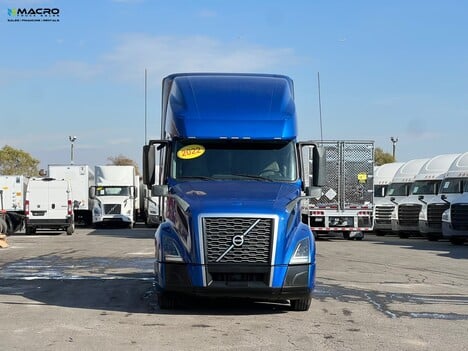 Vehicle photo thumbnail 2