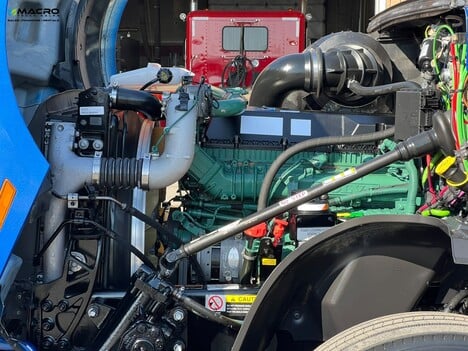 Vehicle photo thumbnail 9