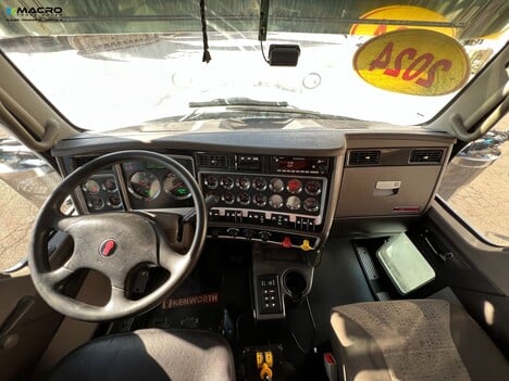 Vehicle photo thumbnail 11