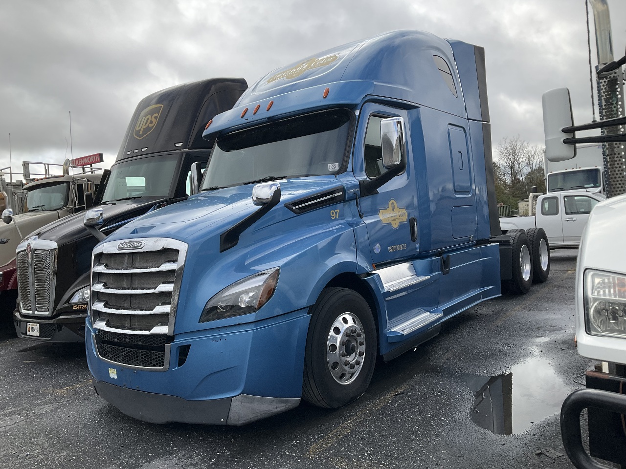 2018 FREIGHTLINER CASCADIA Tandem Axle Sleeper #1 2018 FREIGHTLINER CASCADIA Tandem Axle Sleeper #1