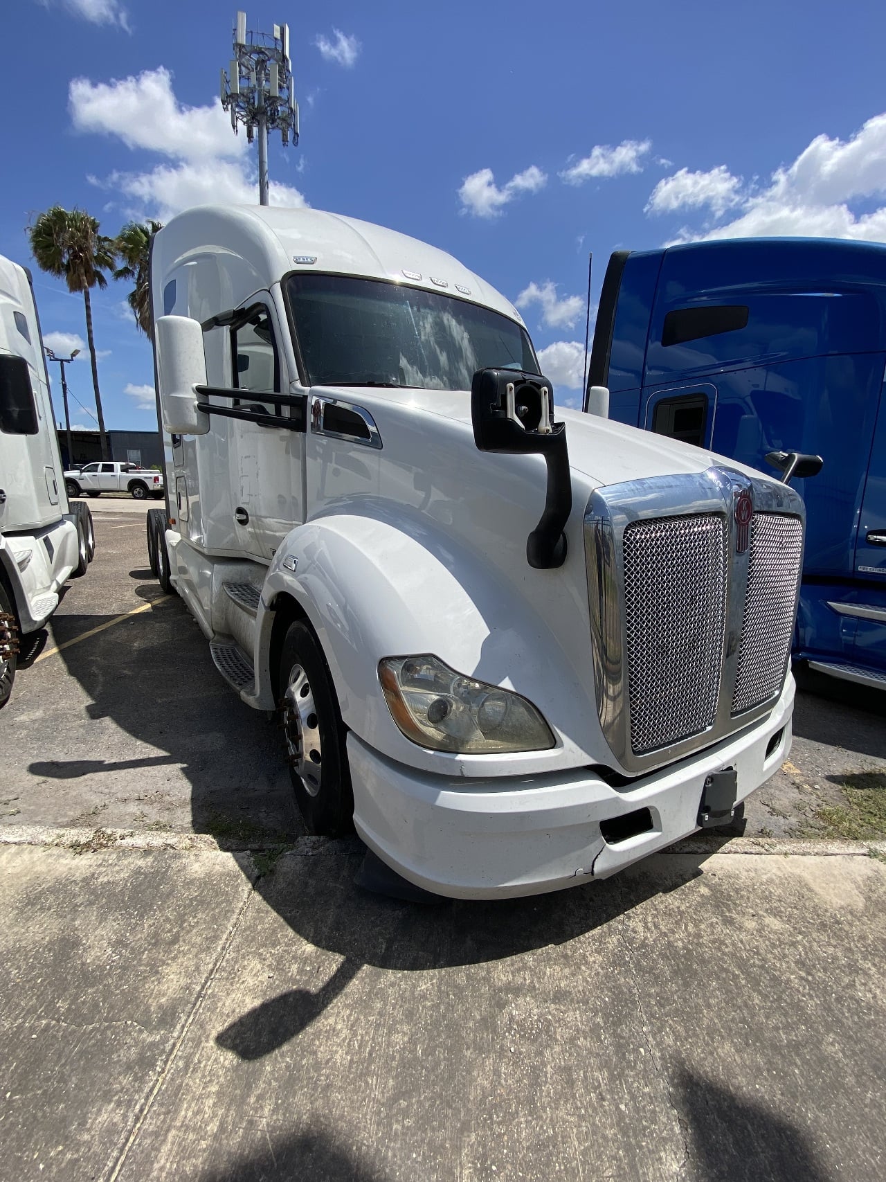 2019 KENWORTH T680 Tandem Axle Sleeper #1 2019 KENWORTH T680 Tandem Axle Sleeper #1
