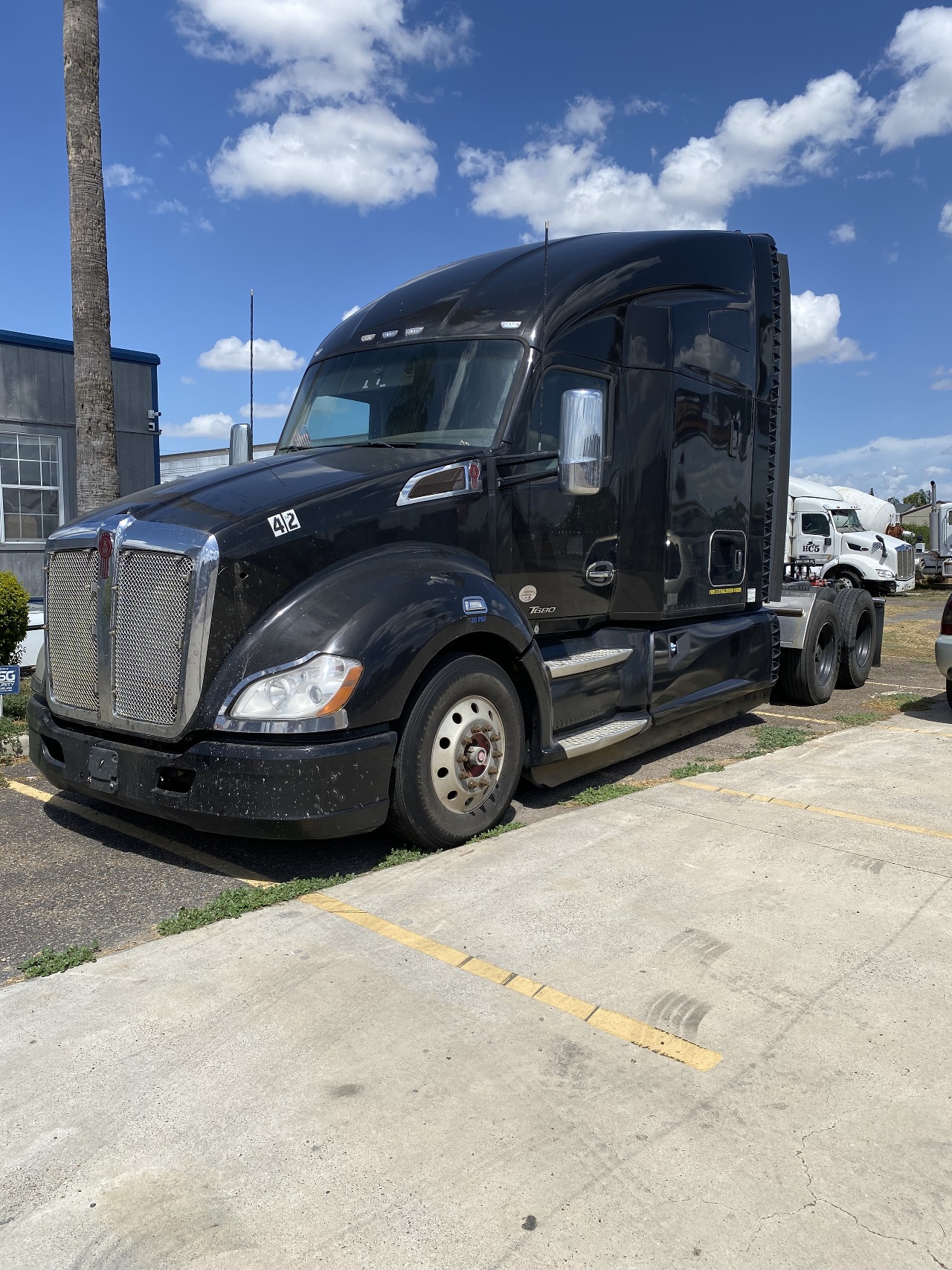 2020 KENWORTH T680 Tandem Axle Sleeper #1 2020 KENWORTH T680 Tandem Axle Sleeper #1