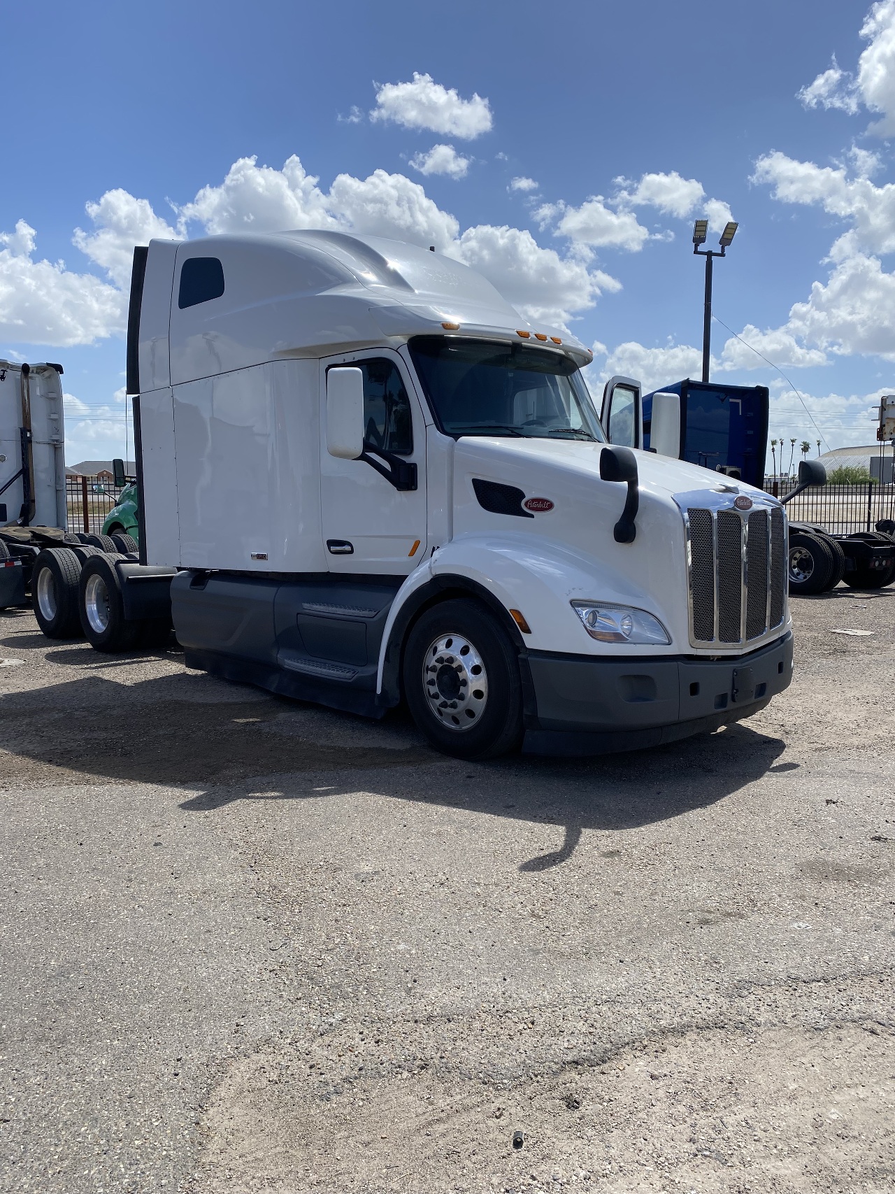 2020 PETERBILT 579 Tandem Axle Sleeper #1 2020 PETERBILT 579 Tandem Axle Sleeper #1