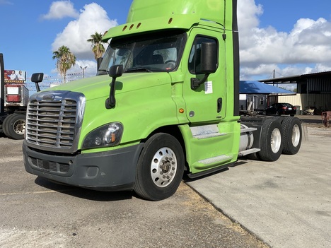 2018 FREIGHTLINER CASCADIA Tandem Axle Daycab #1111