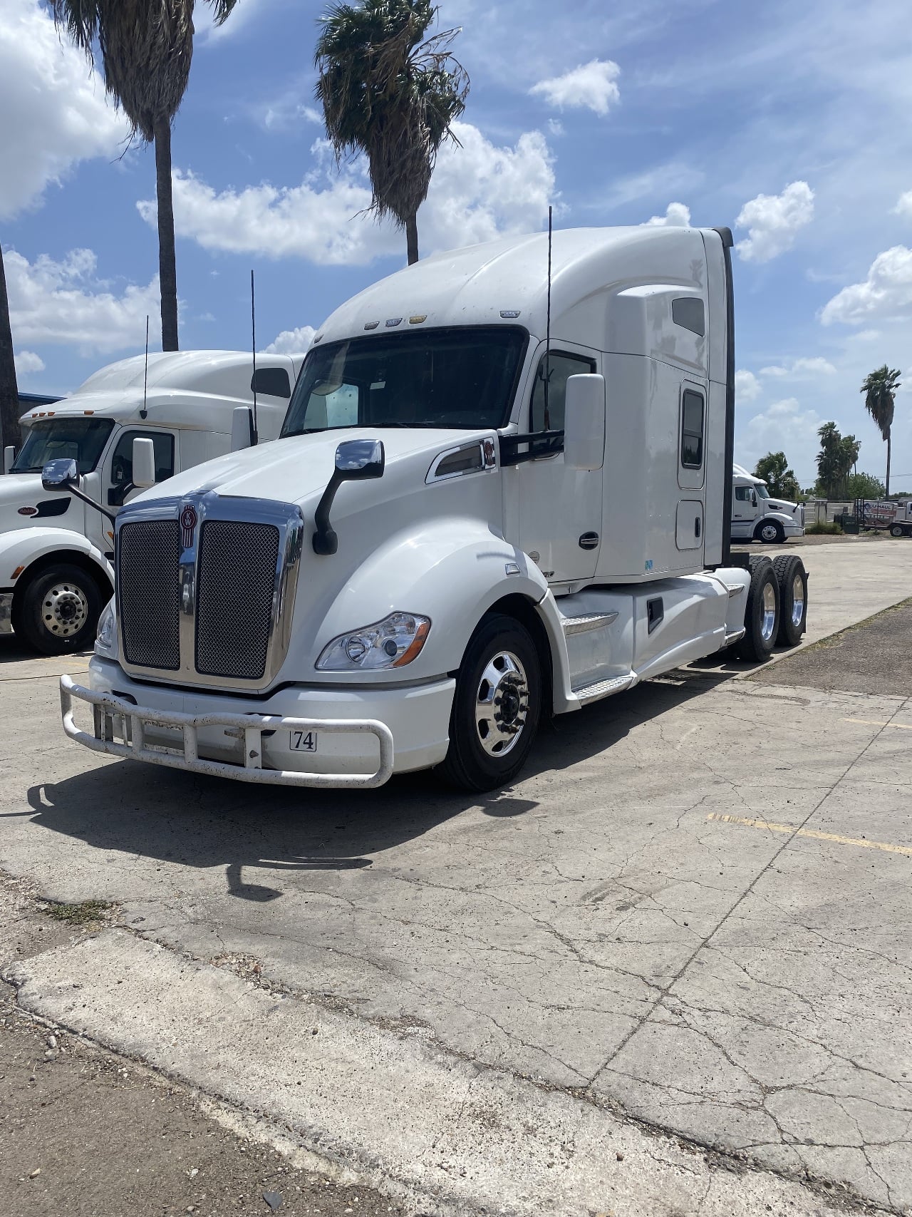 2020 KENWORTH T680 Tandem Axle Sleeper #1 2020 KENWORTH T680 Tandem Axle Sleeper #1