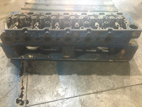 USED 2002 INTERNATIONAL DT466E CYLINDER HEAD TRUCK PARTS #11092