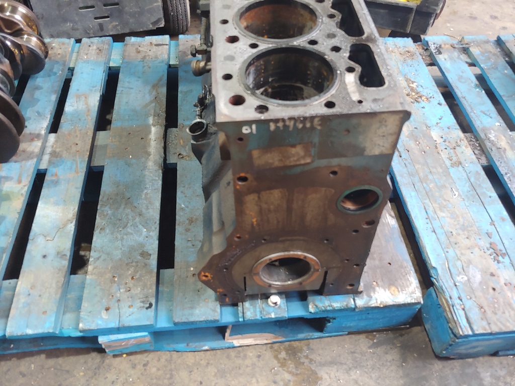 USED 2002 INTERNATIONAL DT466E ENGINE BLOCK FOR SALE 12749