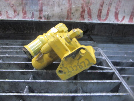 USED CAT 3208 FUEL PUMP TRUCK PARTS #15848