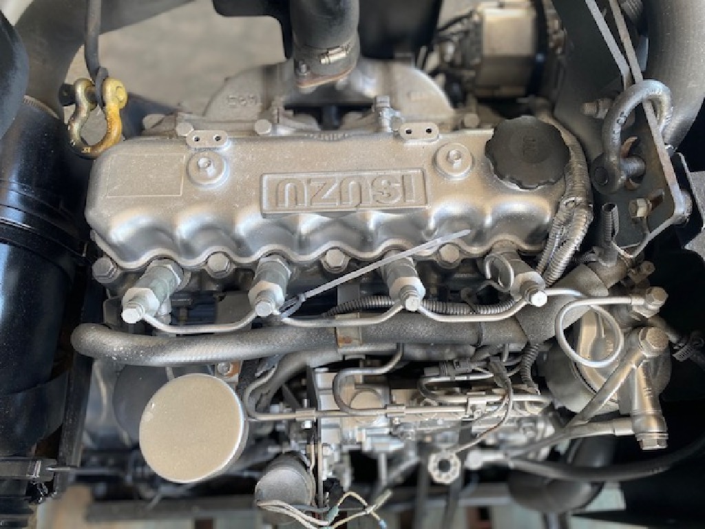 Used 2002 isuzu c240 truck engine for sale 16149