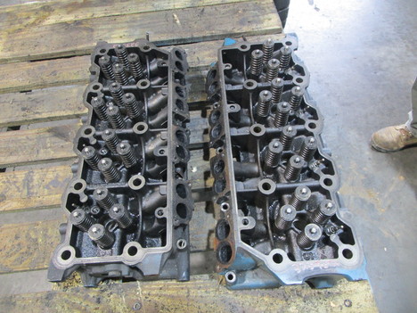 USED INTERNATIONAL VT365 CYLINDER HEAD TRUCK PARTS #16230