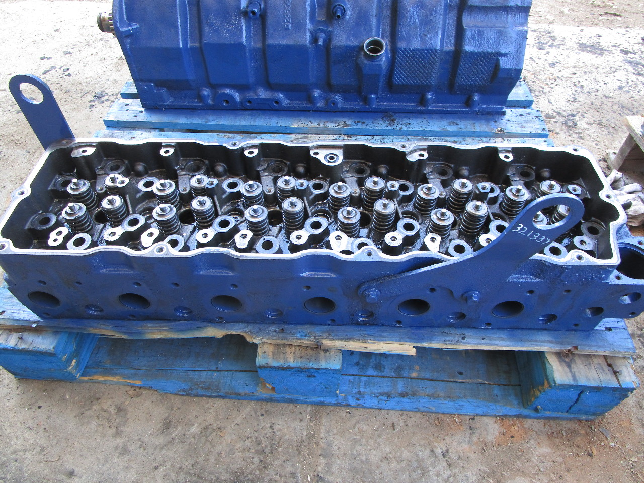 USED 2005 INTERNATIONAL DT466E CYLINDER HEAD FOR SALE 16862