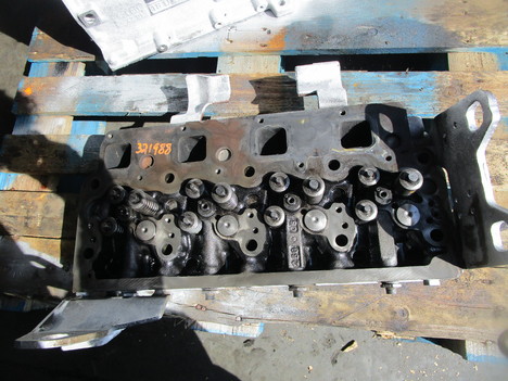 USED MERCEDES-BENZ OM924LA CYLINDER HEAD TRUCK PARTS #16993