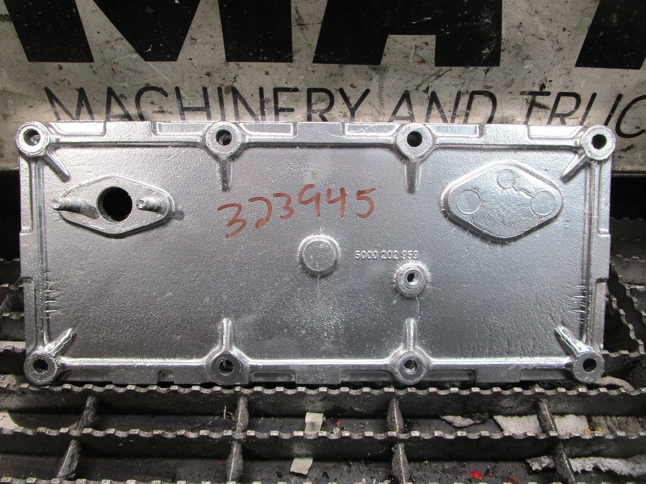 Renault R25 Engine Cover MACK RENAULT ENGINE COVER FOR SALE #5000 202 959