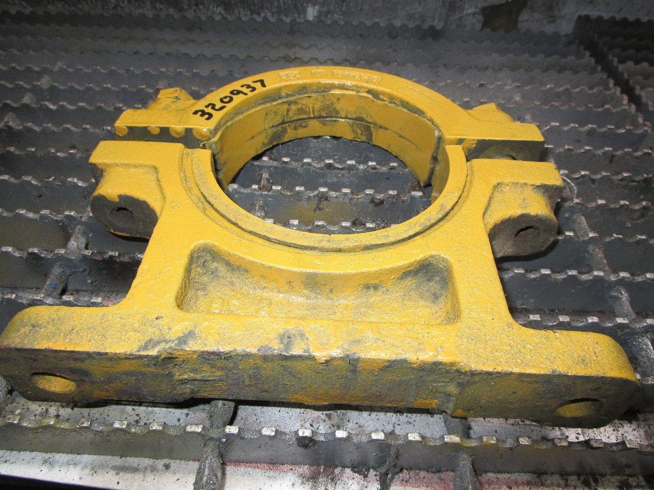 USED CAT DIESEL ENGINE ENGINE MOUNT FOR SALE 17256