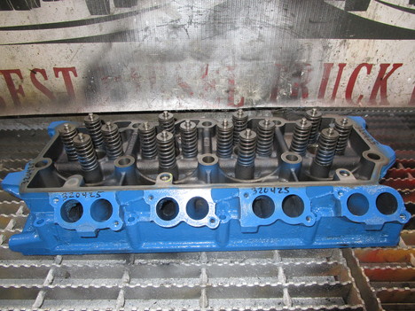 USED 2005 INTERNATIONAL VT365 CYLINDER HEAD TRUCK PARTS #17388