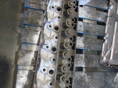 USED MACK RENAULT MIDR CYLINDER HEAD TRUCK PARTS #17400