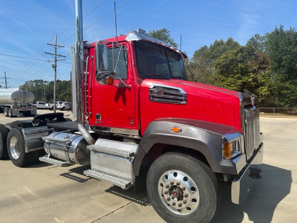 USED 2017 WESTERN STAR 4700SF TANDEM AXLE DAYCAB TRUCK #1138
