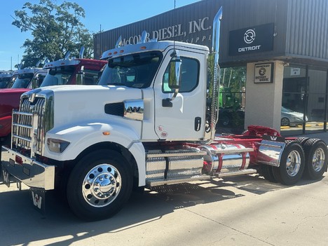 2027-western-star-49x-tandem-axle-daycab #1189
