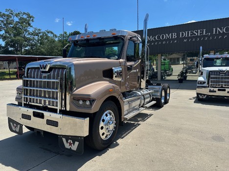 2027-western-star-49x-tandem-axle-daycab #1190