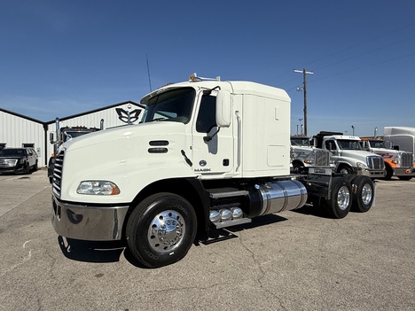 2018 MACK CXU613 Tandem Axle Sleeper #3141