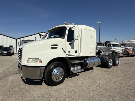 2018 MACK CXU613 Tandem Axle Sleeper #3142