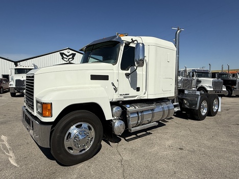 2018-mack-chu613-tandem-axle-sleeper #3160