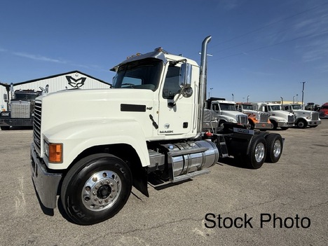 2013 MACK CHU613 Tandem Axle Daycab #3209