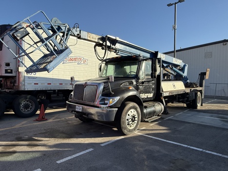 2005 INTERNATIONAL WorkStar 7400 Bucket Boom Truck #3263