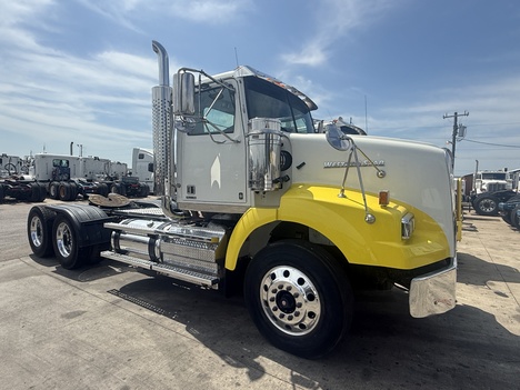 2015-western-star-4900sa-tandem-axle-daycab #3295