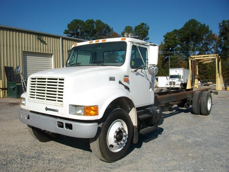 1996 INTERNATIONAL 4900 Cab Chassis Truck