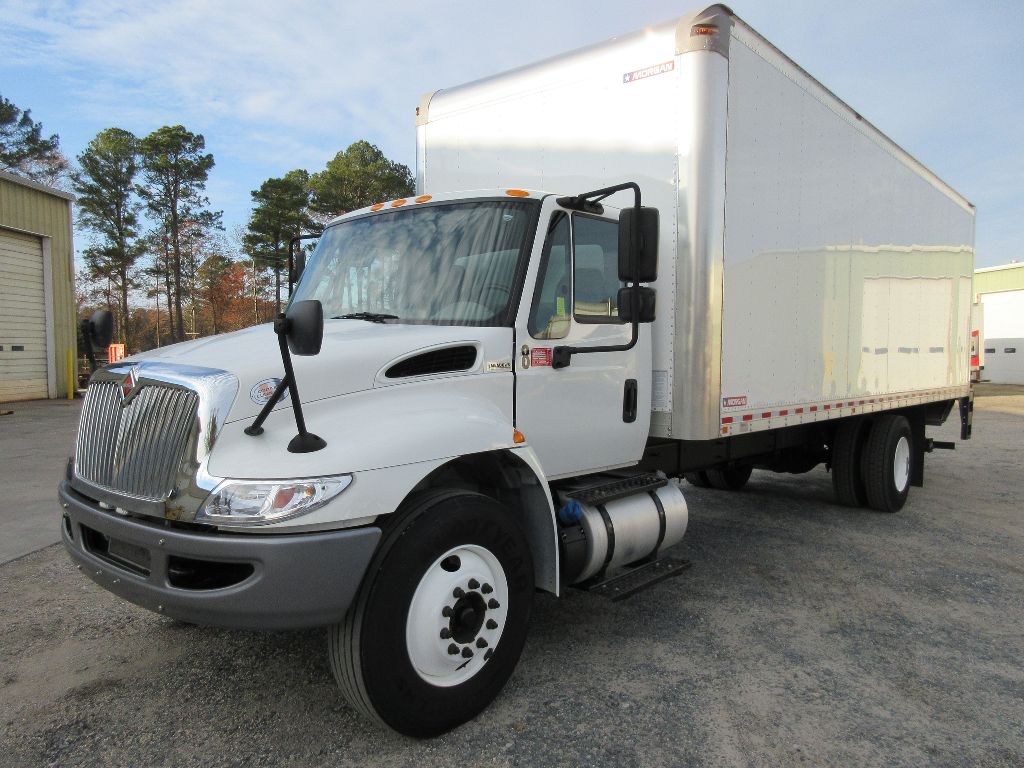 2018 INTERNATIONAL 4300 Box Van Truck
