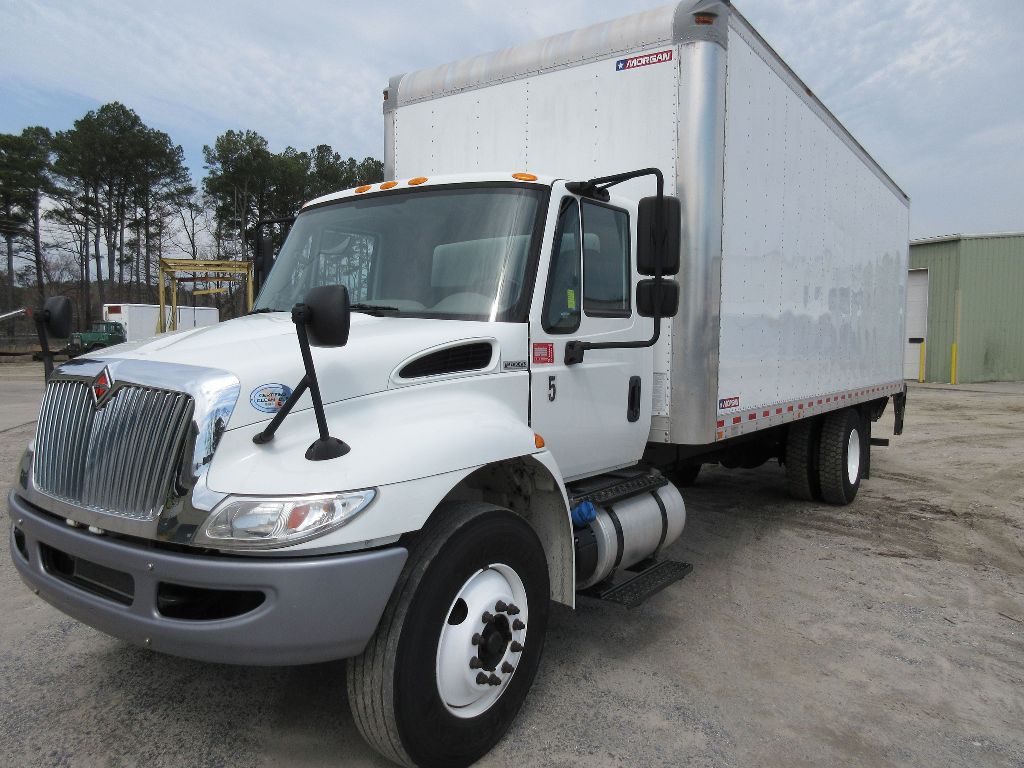 2017 INTERNATIONAL 4300 Box Van Truck