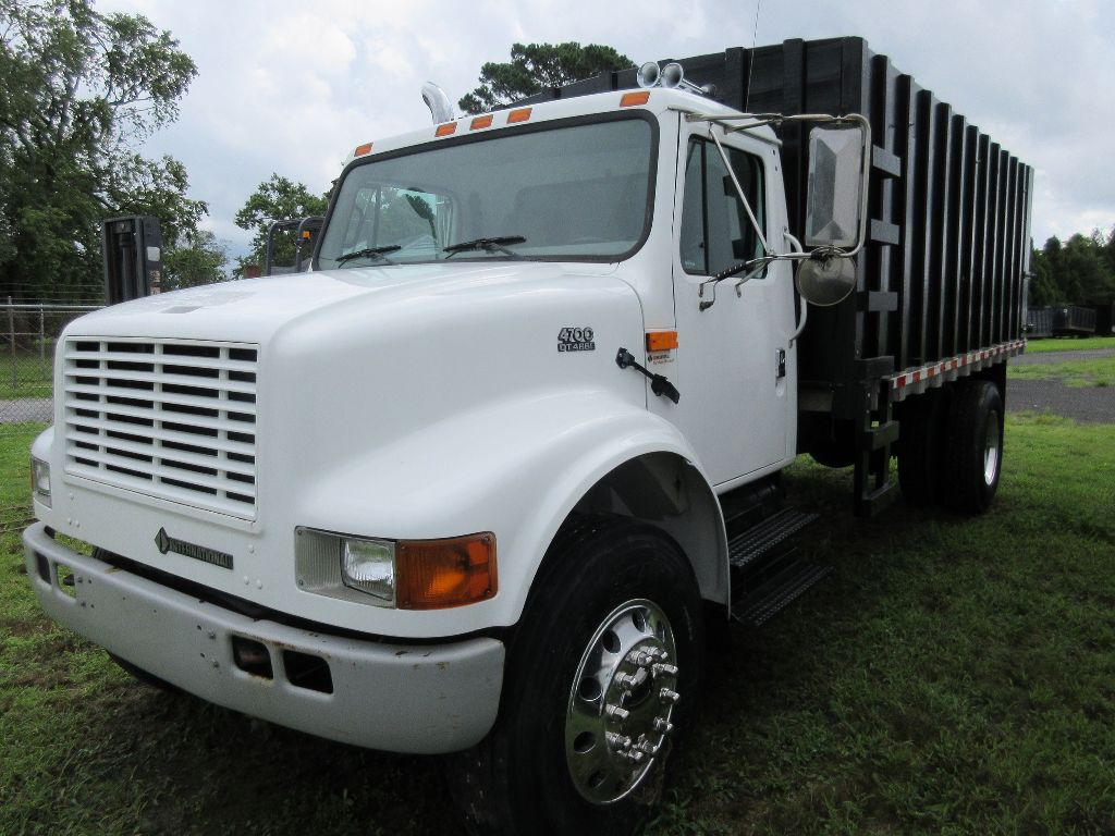 2001 INTERNATIONAL 4700 Grain - Silage Truck