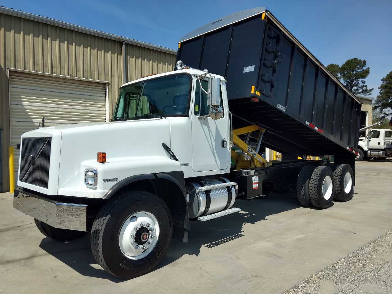 2001 VOLVO WG Cab Chassis Truck