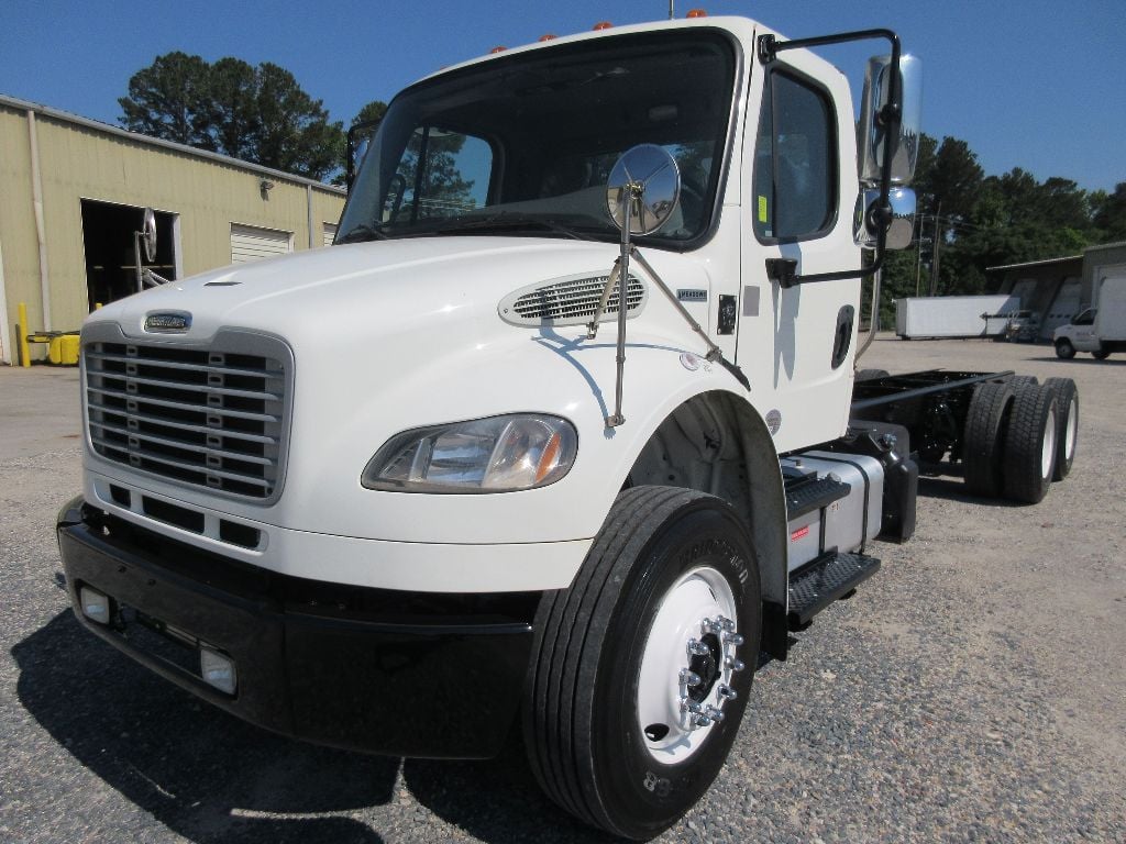 2015 FREIGHTLINER M2 Cab Chassis Truck