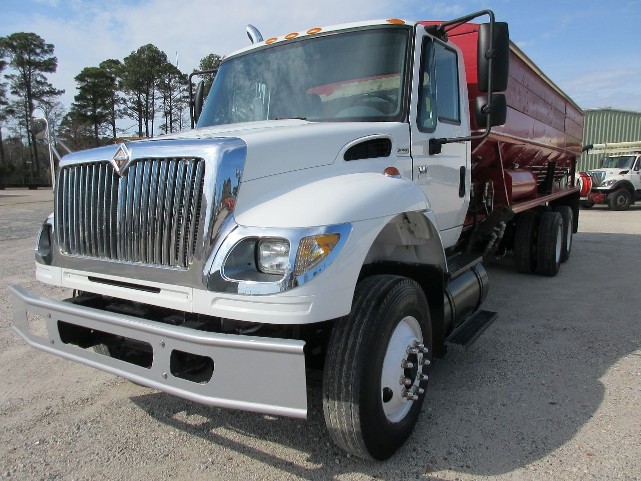 2006 INTERNATIONAL 7600 Cab Chassis Truck