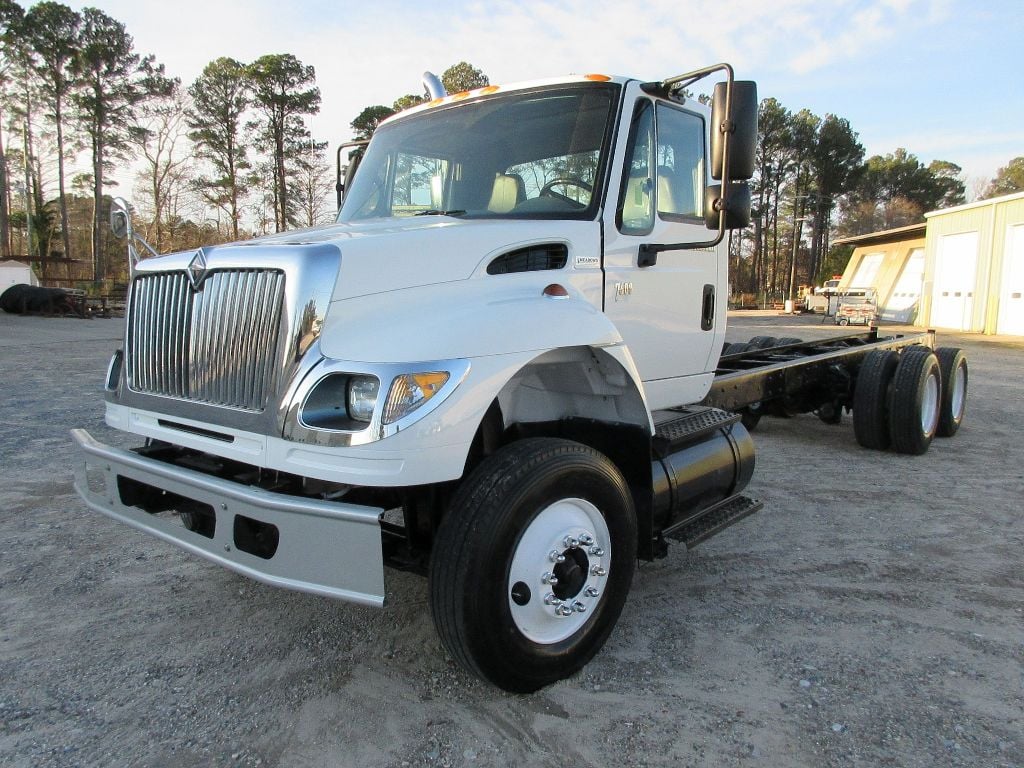 2006 INTERNATIONAL 7600 Cab Chassis Truck #1