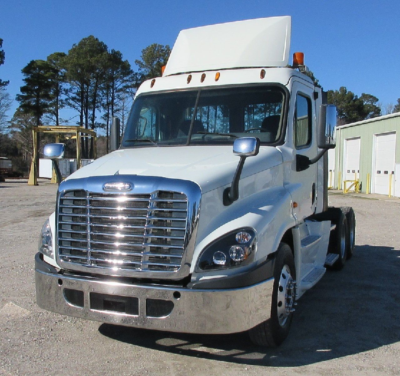 2015 FREIGHTLINER CASCADIA 125 Tandem Axle Daycab #1