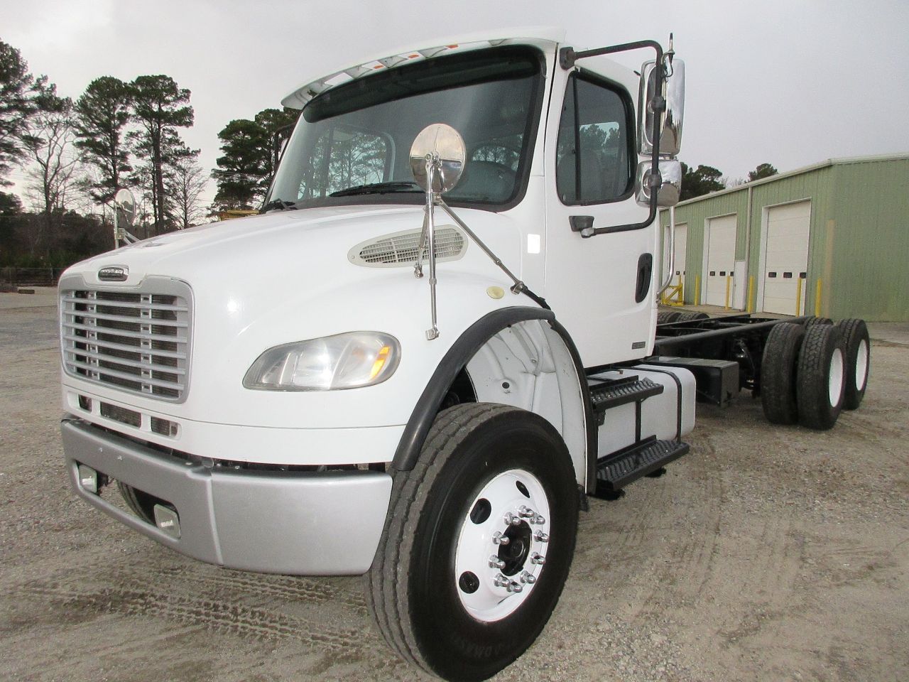 2005 FREIGHTLINER M2-112 Cab Chassis Truck