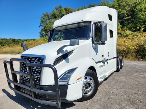 2022 Volvo VNL 860 (For Sale), 77 Sleeper