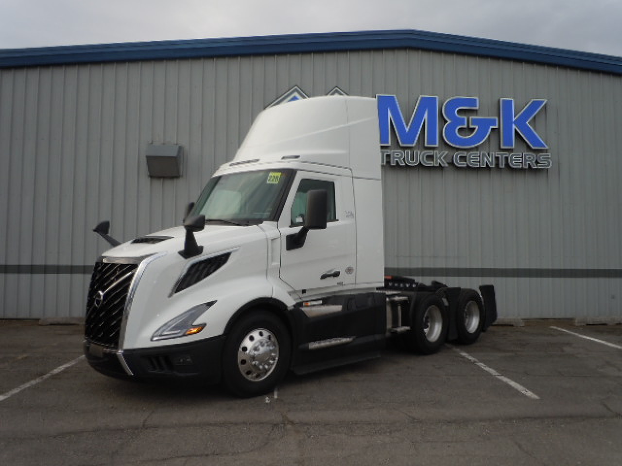 2025 Volvo - image 1