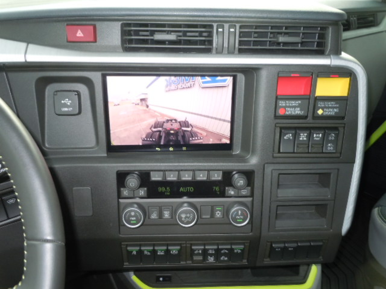 2025 Volvo - image 7