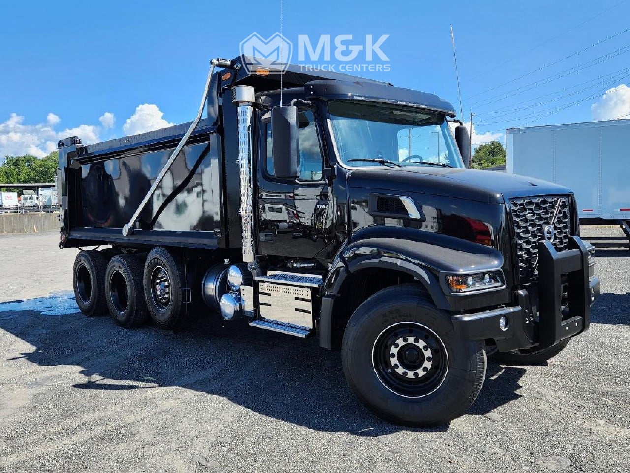 2025 Volvo - image 1