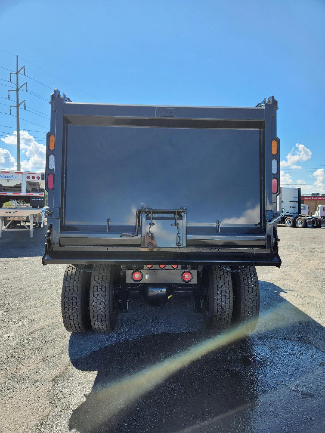 2025 Volvo - image 10