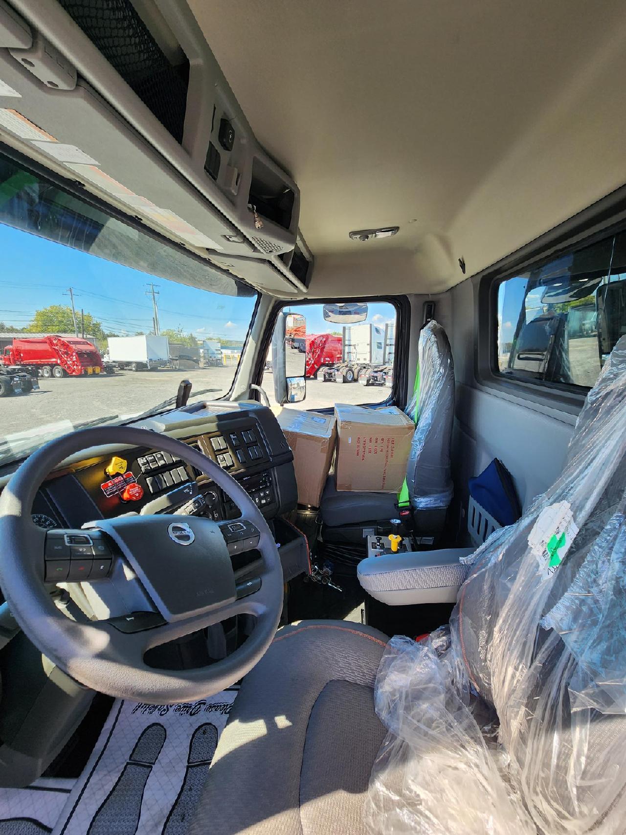 2025 Volvo - image 6